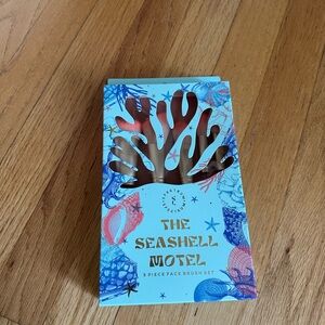 SPECTRUM COLLECTIONS Shell Motel 5 piece face brush set